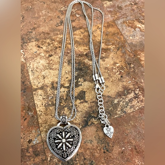 Brighton Floral Heart Locket 30 inches length🩷🌷 - Picture 3 of 9